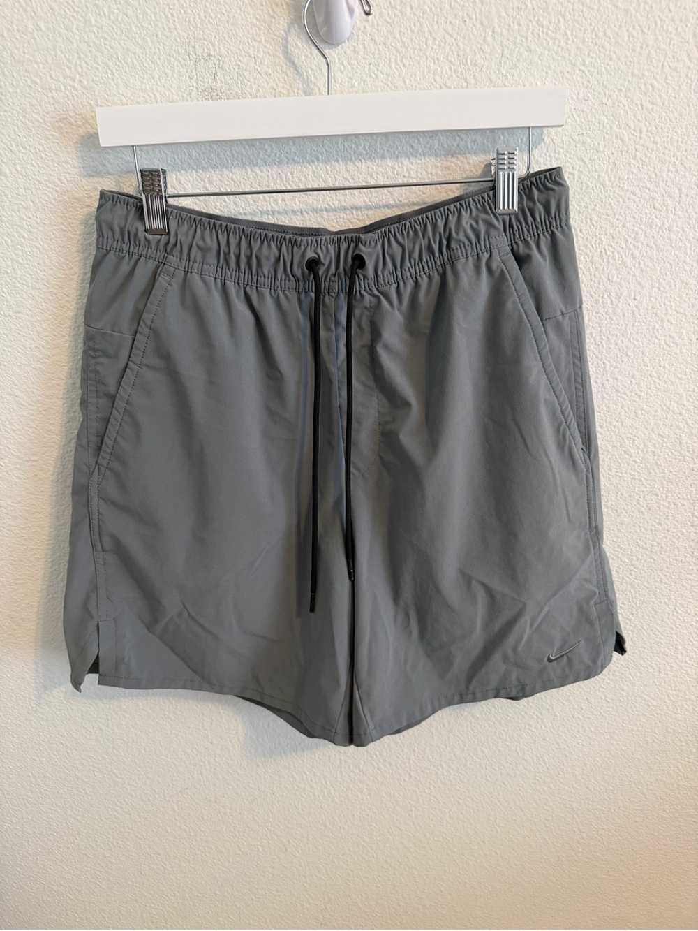 Nike Men's Gray Athletic Drawstring Running Shorts